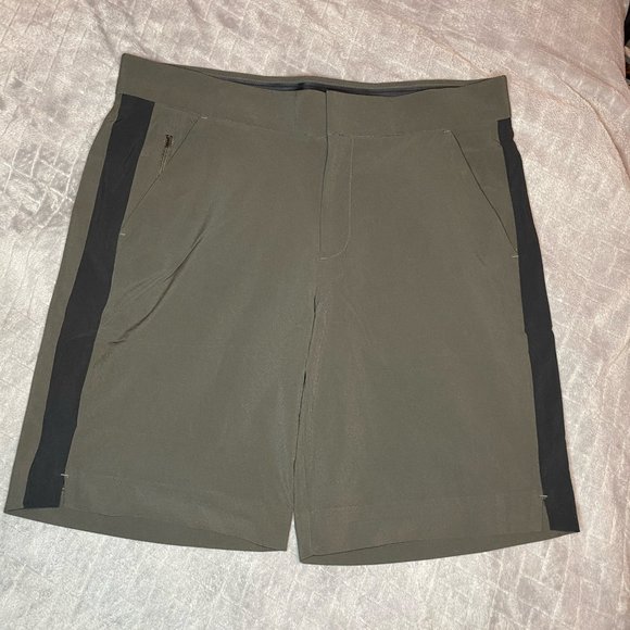 Athleta Women's Bermuda Green Stretch Shorts Size 8 - Picture 2 of 5